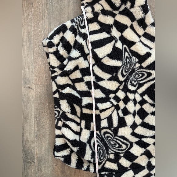 Urban Outfitters Black and White Teddy Jacket - Picture 14 of 16